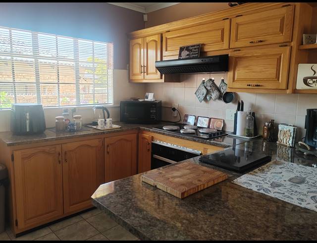 3 BEDROOM FREESTANDING FOR SALE IN SUNAIR PARK